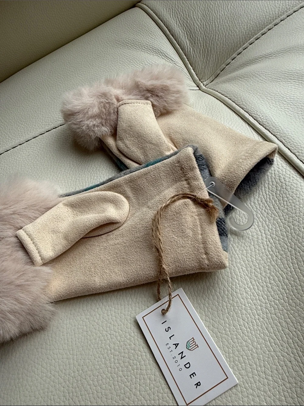Islander Fingerless Gloves Lambs Wool and Faux Fur  (Scotland)